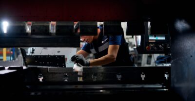 Desarrollamos soluciones de calidad energética desde 1973. Reguladores.com